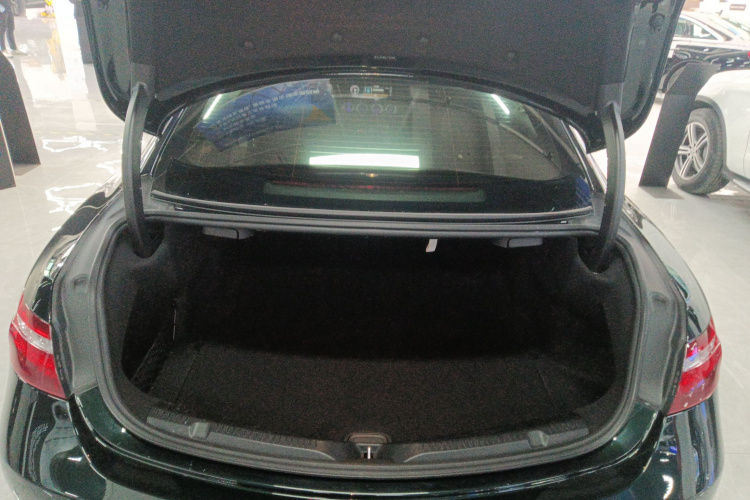 奔驰E级(进口) 2020款 E 260 轿跑车机舱底盘23
