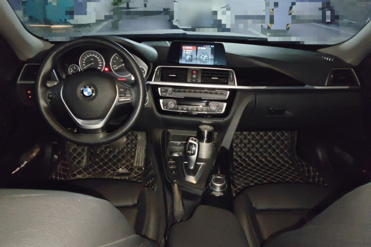 宝马3系GT 2019款 320i 时尚型中控内饰7002