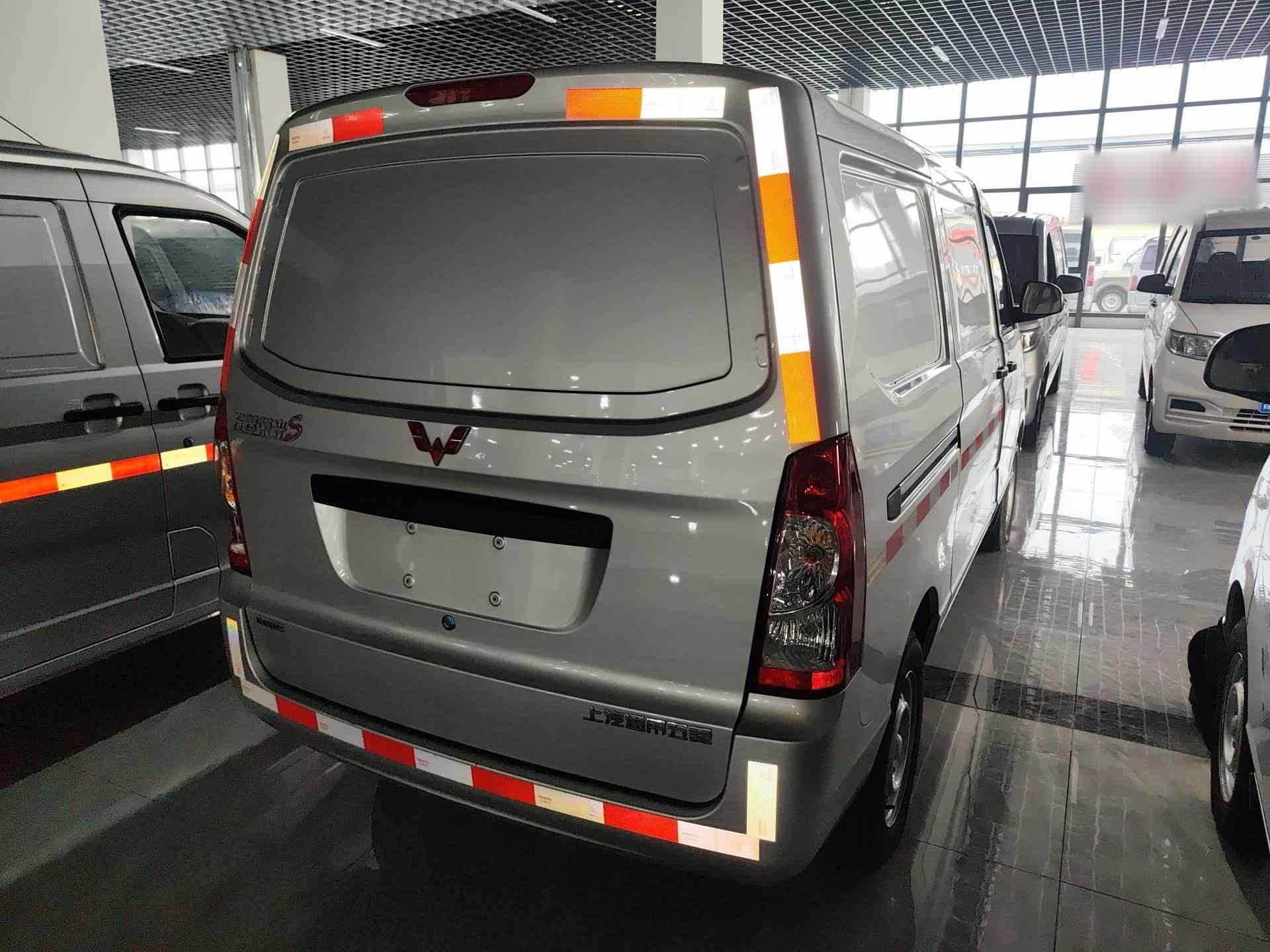 五菱汽车 五菱荣光S 2023款 1.5L 基本型封窗车 2座(4)