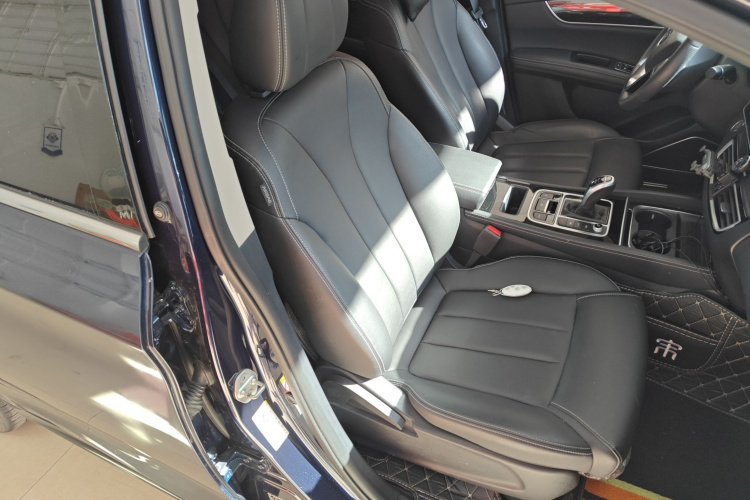 比亚迪 宋MAX 2019款 1.5T 自动智联睿逸天窗型 7座 国VI局部细节41