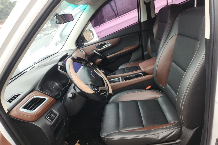 SWM斯威汽车 SWM斯威X7 2017款 1.5T 自动智享型 7座中控内饰19