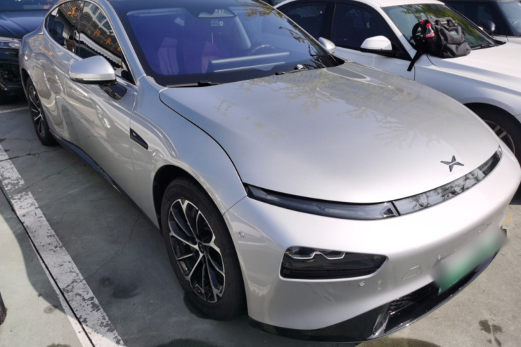 小鹏P7 2022款 625E车身外观3