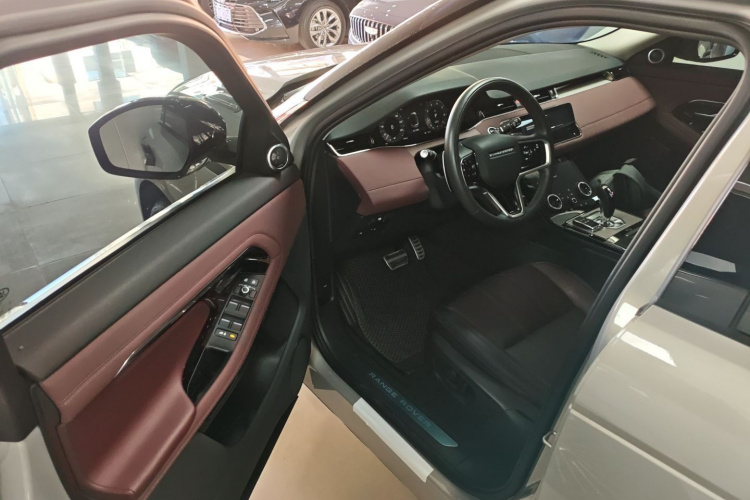 路虎 揽胜极光 2023款 极光L 249PS 豪华版中控内饰20