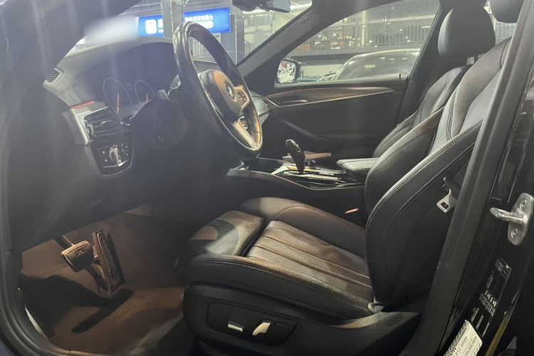 宝马5系(进口) 2019款 525i M运动套装中控内饰7005