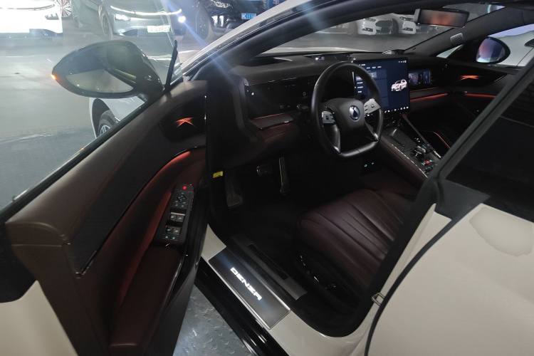 腾势Z9GT 2024款 1100四驱Ultra版中控内饰7002