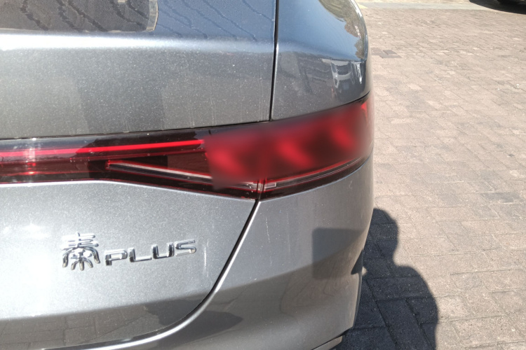 比亚迪 秦PLUS 2024款 荣耀版 DM-i 55KM领先型车身外观6006