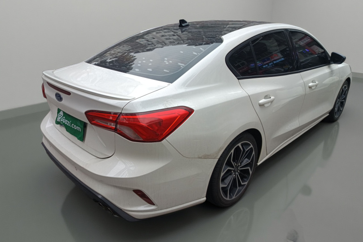福特 福克斯 2020款 三厢 EcoBoost 180 自动ST Line车身外观7
