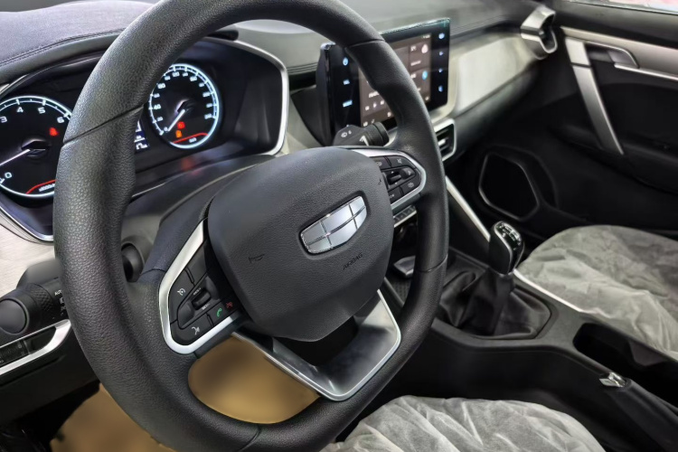吉利汽车 缤越 2025款 1.5L CVT超能版中控内饰7005