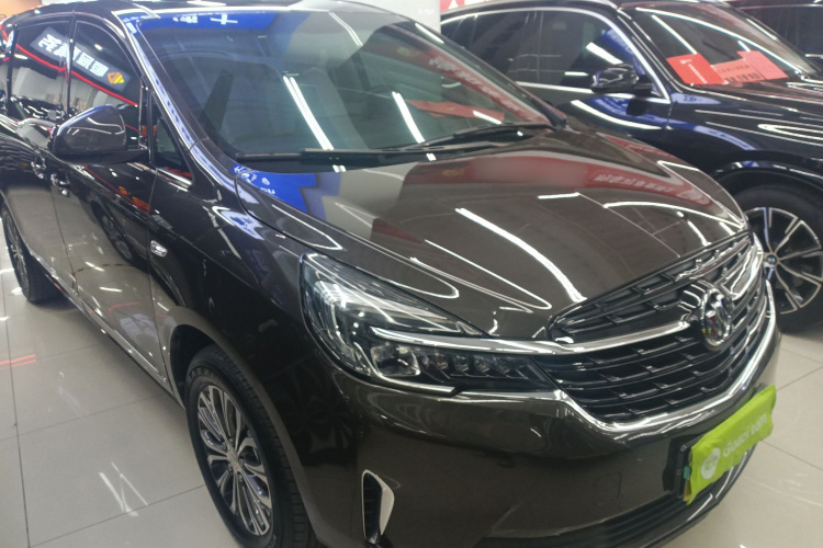 别克GL8 2021款 陆上公务舱 652T 豪华型车身外观3