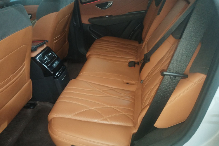 捷途山海L7 2024款 1.5T 120km ULTRA 7座中控内饰7004