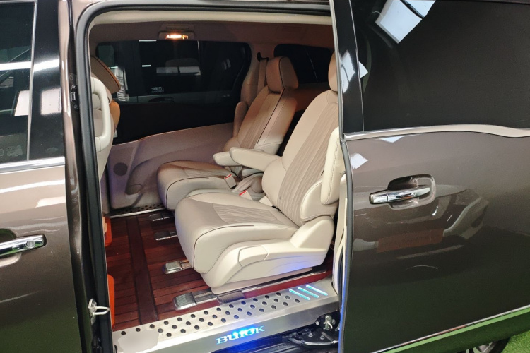 别克GL8 2021款 陆上公务舱 652T 豪华型中控内饰21