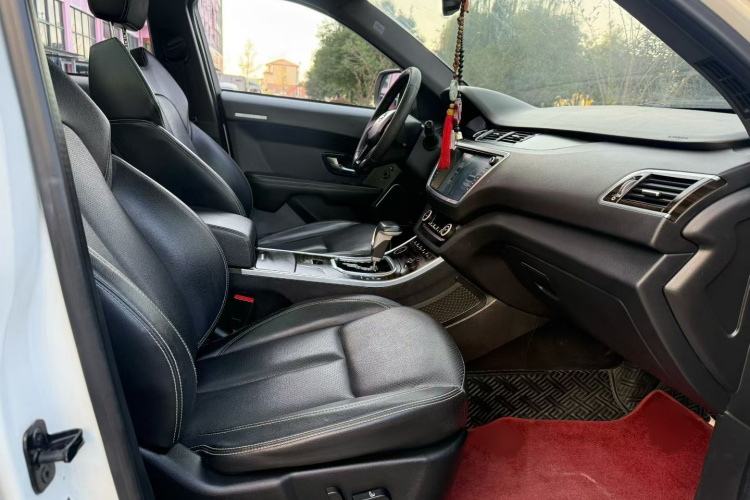 陆风X7 2018款 劲越 1.5T 全景至尊型中控内饰7003