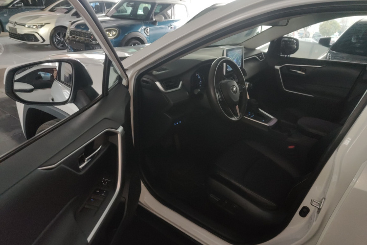 丰田 RAV4荣放双擎E+ 2022款 2.5L 两驱精英Pro中控内饰7003