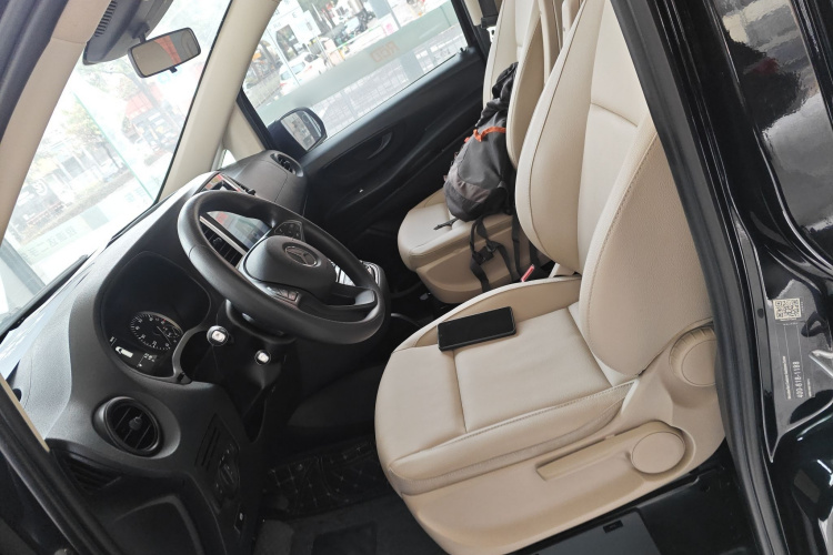 奔驰 威霆 2018款 2.0T 精英版 7座 国VI中控内饰19