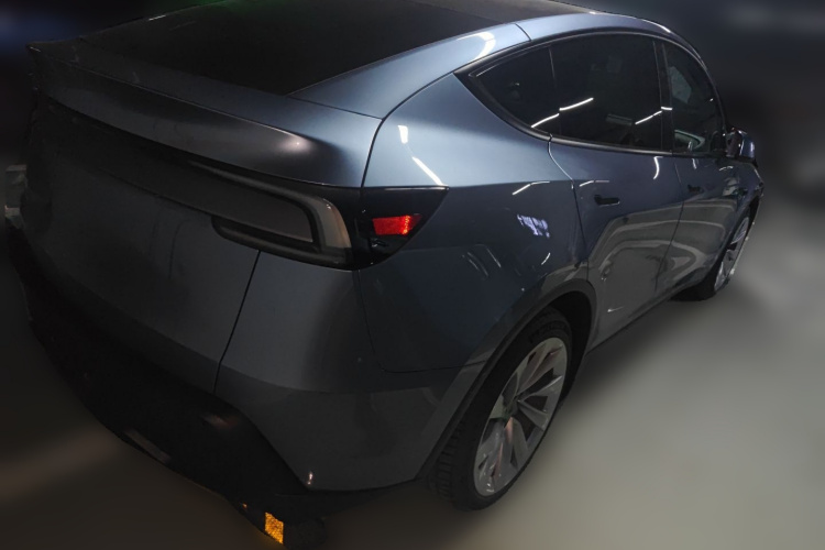 特斯拉 Model Y 2025款 后轮驱动版车身外观7