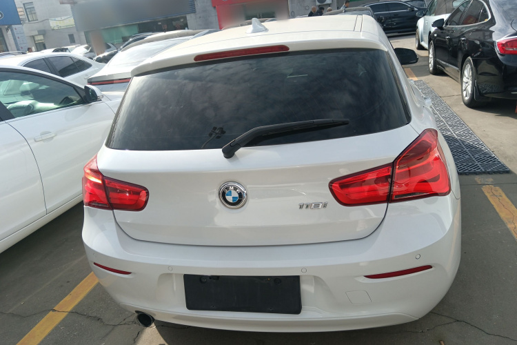 宝马1系(进口) 2016款 118i 领先型车身外观6004