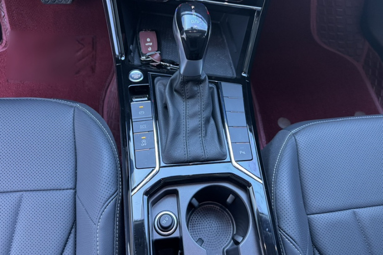 大众 帕萨特 2025款 出众款 330TSI 星空精英版中控内饰7007