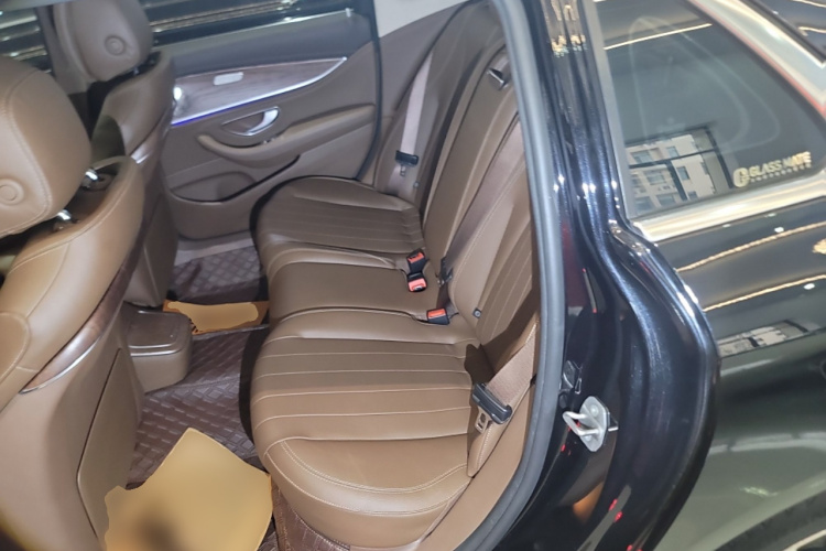 奔驰E级 2022款 E 260 L中控内饰7004