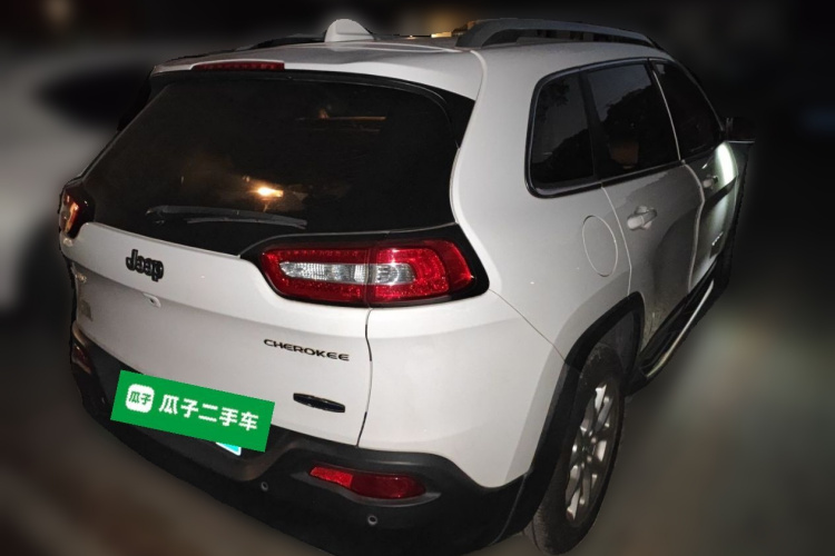 Jeep 自由光 2016款 2.0L 优越版车身外观6005