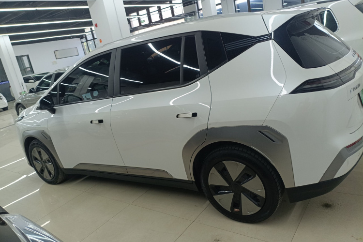 埃安 AION Y 2023款 Plus 610 乐享版 三元锂车身外观4