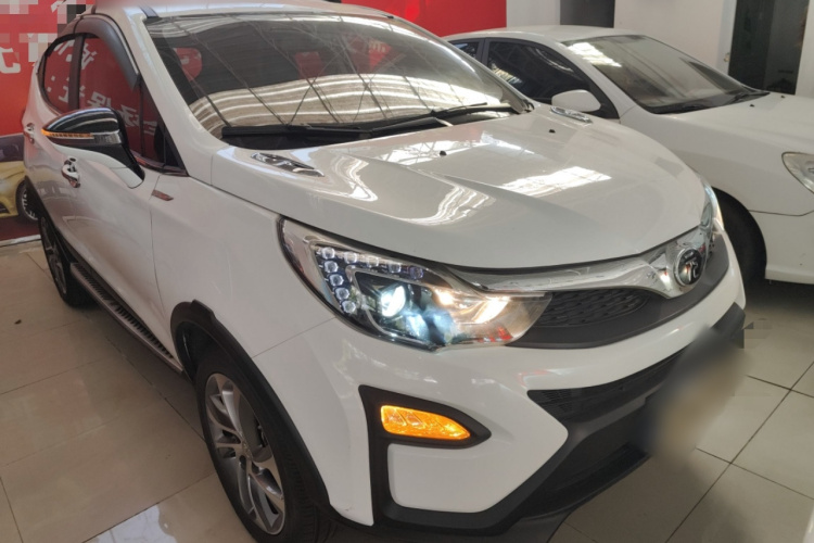 比亚迪 元 2017款 1.5L 自动酷炫互联型车身外观3