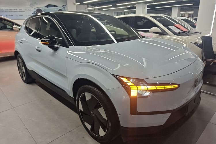 沃尔沃EX30 2025款 后驱长续航版 Ultra车身外观3