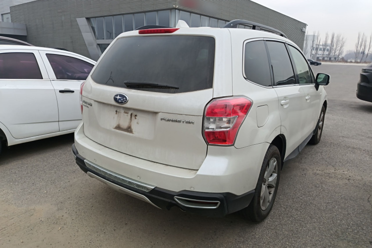 斯巴鲁 森林人 2014款 2.0i 自动豪华版车身外观7