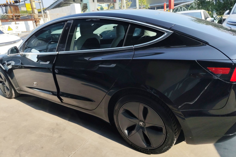 特斯拉 Model 3 2020款 标准续航后驱升级版车身外观4