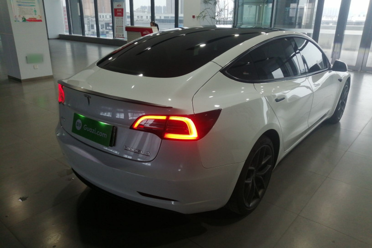 特斯拉 Model 3 2022款 Performance高性能全轮驱动版车身外观7