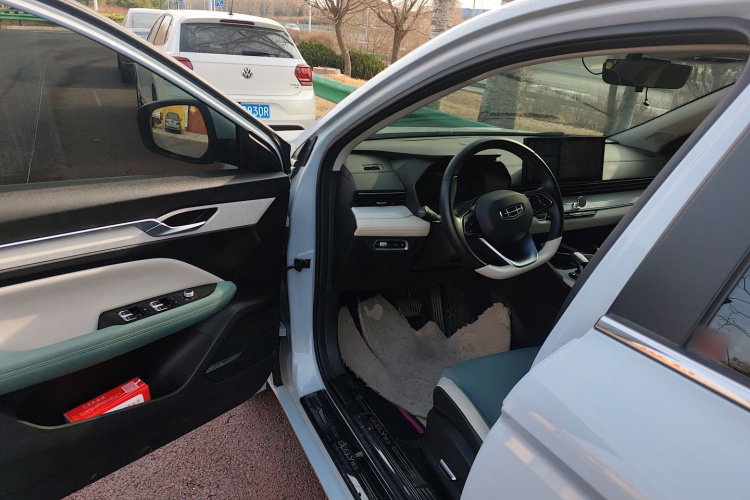 吉利汽车 帝豪L HiP 2022款 1.5TD-DHT Pro 100KM Super 迅中控内饰7003