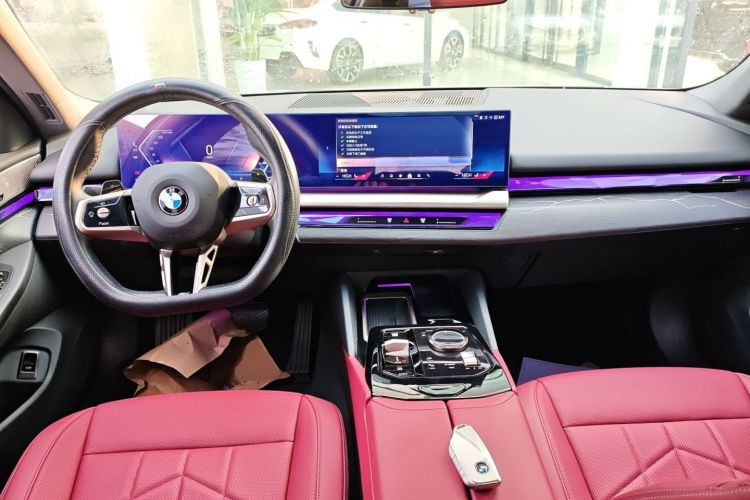 宝马5系 2024款 530Li 领先型 M运动套装中控内饰7002