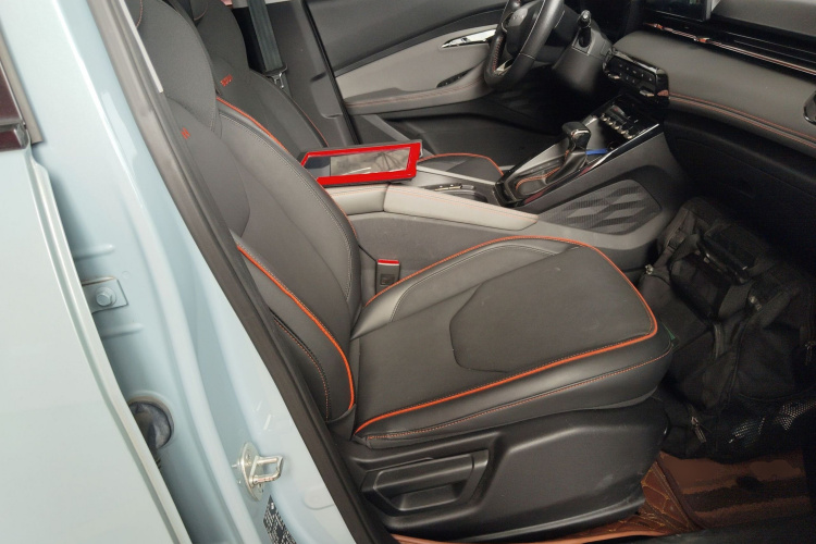 宝骏RS-3 2020款 1.5L CVT  24小时在线豪华型局部细节41