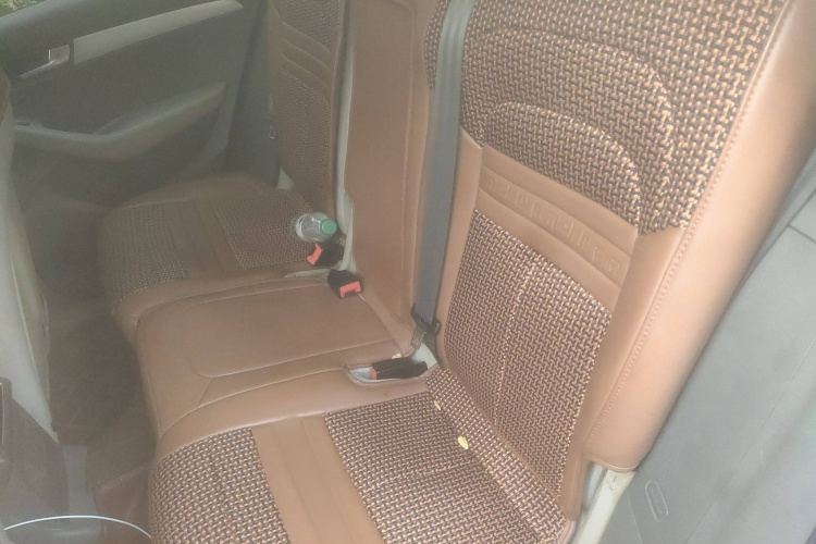 奥迪Q5 2011款 2.0TFSI 技术型中控内饰7004