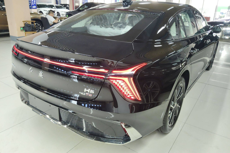 红旗H6 2025款 2.0T 致美版车身外观6005