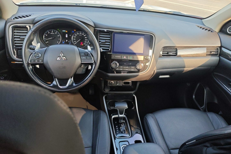 三菱 欧蓝德 2018款 2.4L 四驱豪华版 7座中控内饰12