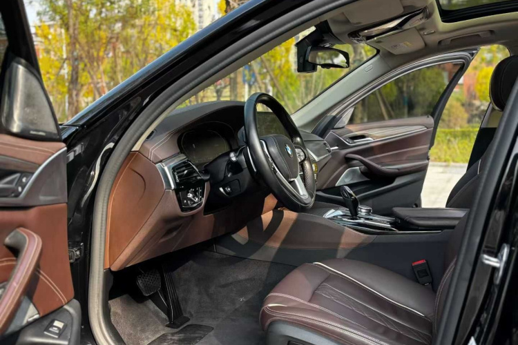 宝马5系 2020款 530Li 领先型 豪华套装中控内饰7001