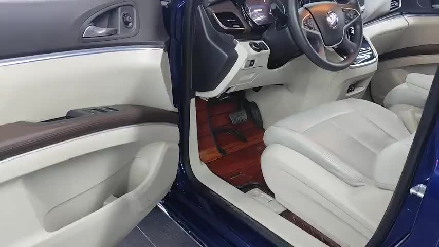 别克GL8 2023款 陆上公务舱 智享型实拍1