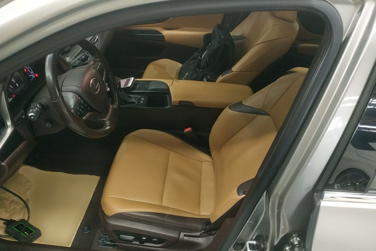 雷克萨斯ES 2020款 300h 卓越版局部细节19