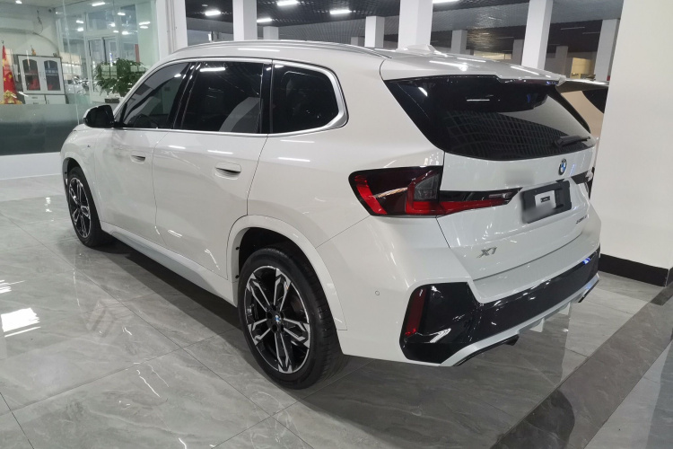 宝马X1 2023款 sDrive25Li M运动套装车身外观4