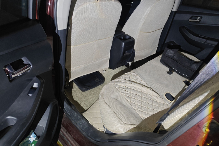 启辰T70 2015款 2.0L 手动睿趣版中控内饰21