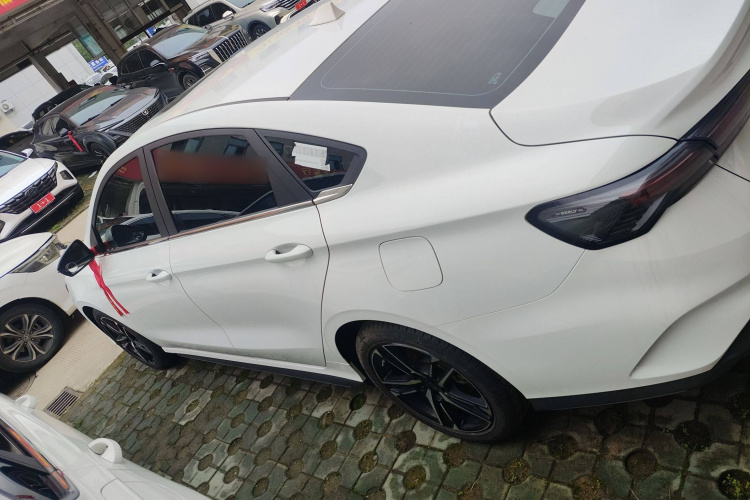 吉利汽车 2022款 缤瑞COOL 1.5T DCT电掣版车身外观4