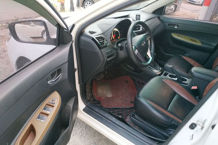 比亚迪F3 2016款 1.5L 自动豪华型中控内饰20