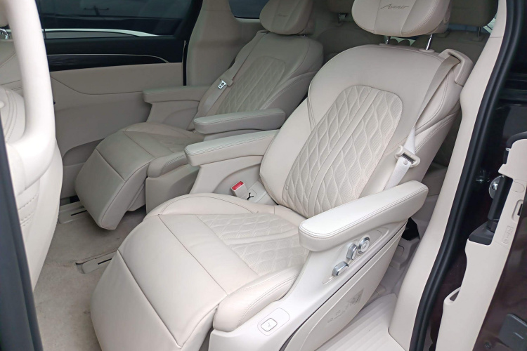 别克GL8 2021款 Avenir艾维亚 六座贤礼版中控内饰21