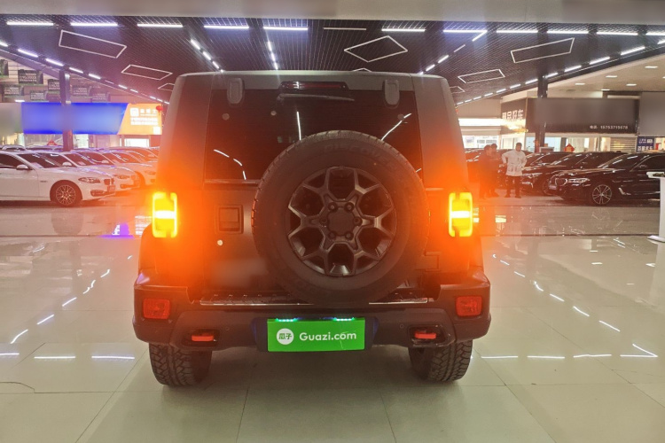 北京越野 北京BJ40 2024款 2.0D 刀锋英雄荣耀版车身外观6