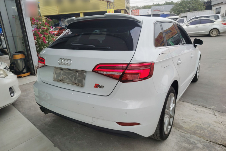 奥迪A3 2018款 30周年年型 Sportback 35 TFSI 进取型车身外观7