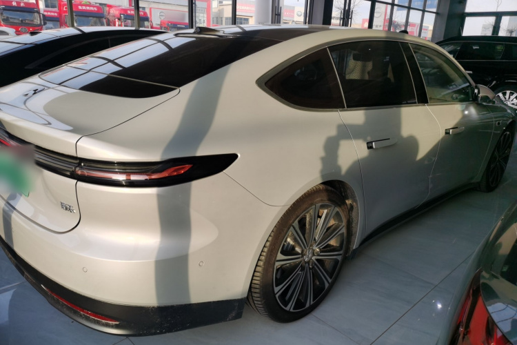 蔚来ET7 2024款 75kWh 行政版车身外观6005