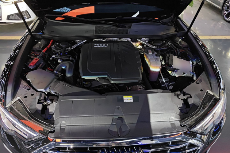 奥迪A6L 2024款 45 TFSI 臻选动感型机舱底盘24