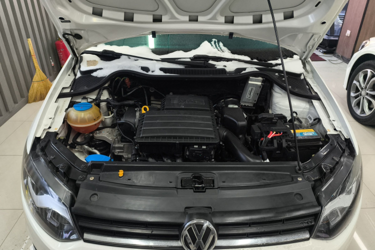 大众 Polo 2016款 1.4L 自动风尚型机舱底盘24