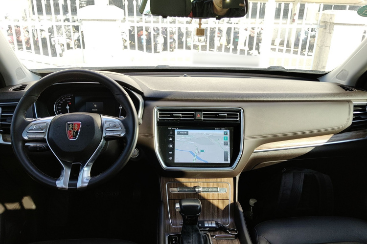 荣威RX8 2019款 30T 智联网两驱超群旗舰版中控内饰12