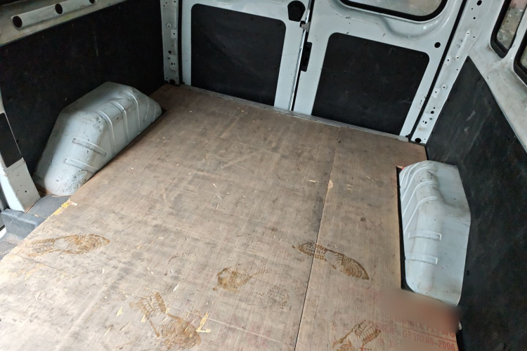 江铃福顺 2023款 2.0T 手动短轴中顶商运型多功能乘用车5座中控内饰21